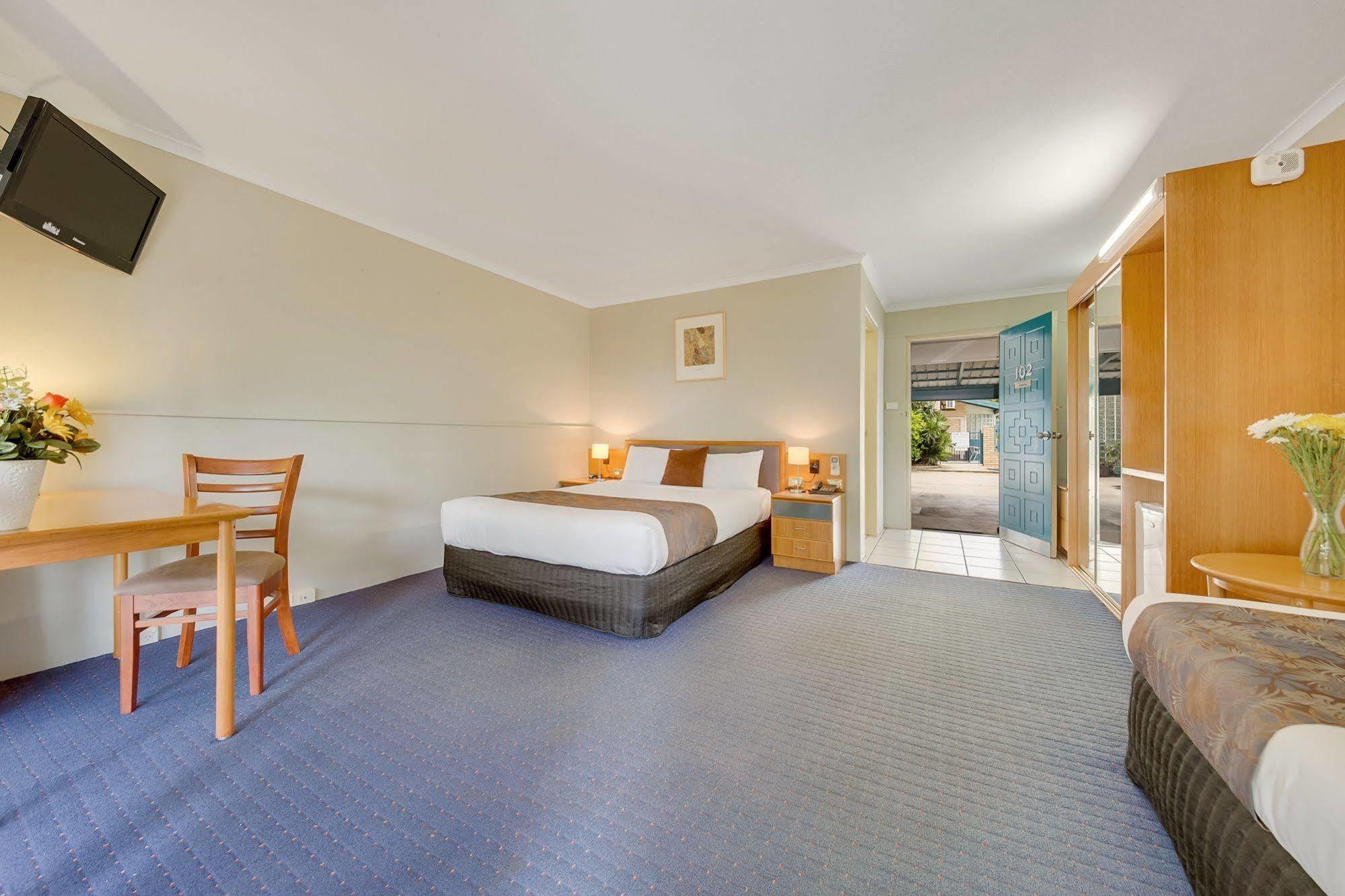 Gladstone Palms Motor Inn Dış mekan fotoğraf