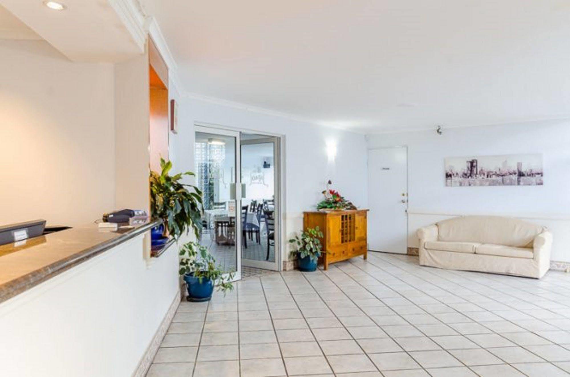 Gladstone Palms Motor Inn Dış mekan fotoğraf